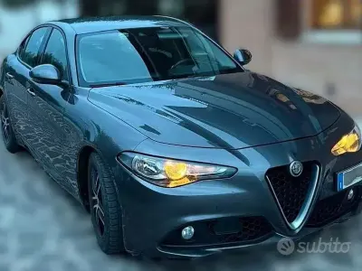 Usata Alfa Romeo Giulia 150 CV (110 kW) 2016 Grigio Berlina