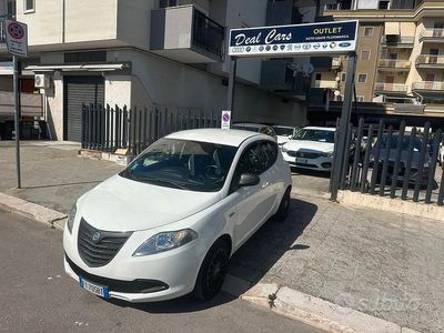 Usata Lancia Ypsilon Silver 69 CV (50 kW) 2016 Bianco Utilitaria