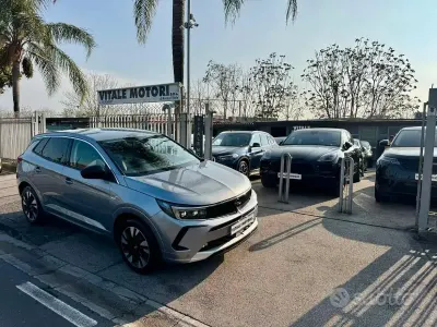 Usata Opel Grandland X GS Line 131 CV (96 kW) 2022 Grigio SUV