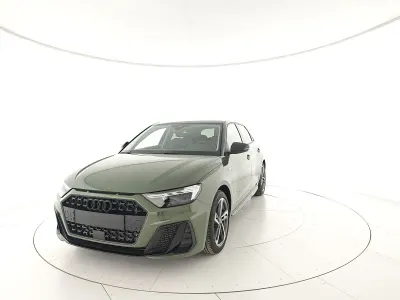 Nuova Audi A1 Sportback S-Line 116 CV (85 kW) 2025 Verde district Utilitaria