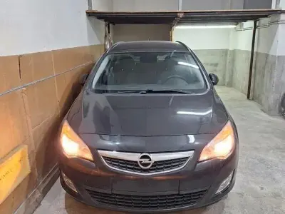 Usata Opel Astra 60 CV (44 kW) 2012 Station wagon