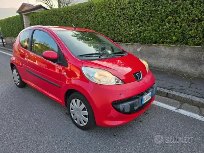 Usata Peugeot 107 68 CV (50 kW) 2008 Rosso Utilitaria
