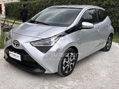 Begagnad Toyota Aygo Connect Style 72 HK (52 kW) 2021 Grå Halvkombi