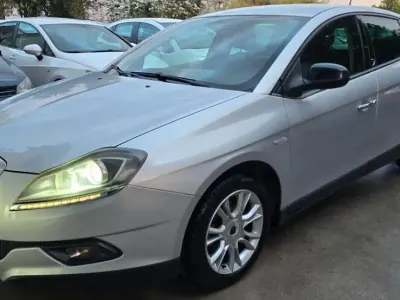 Usata Lancia Delta Silver 120 CV (88 kW) 2013 Argento Utilitaria