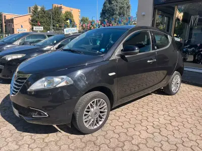 Usata Lancia Ypsilon Gold 80 CV (58 kW) 2013 Nero Utilitaria