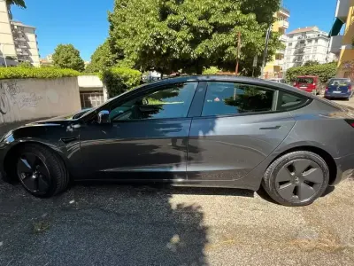 Usata Tesla Model 3 RWD 152 kW (208 CV) 2021 Grigio Berlina