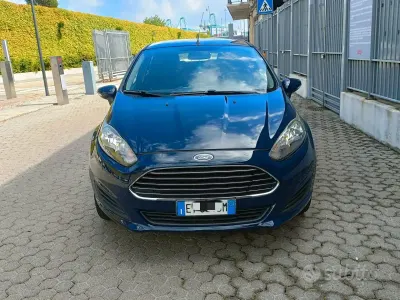 Second-hand Ford Fiesta 80 CP (58 kW) 2015 Albastru Hatchback
