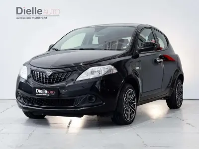Usata Lancia Ypsilon Silver 70 CV (51 kW) 2023 Nero vulcano Utilitaria