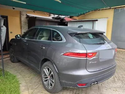 Usata Jaguar F-Pace 180 CV (132 kW) 2017 Grigio SUV
