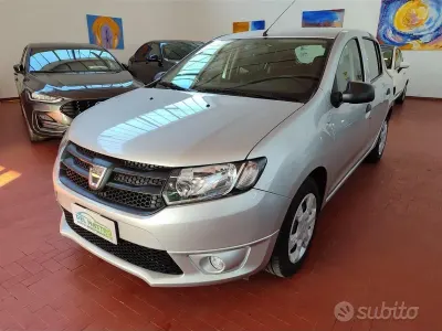 Usata Dacia Sandero Ambiance 75 CV (55 kW) 2013 Grigio Berlina