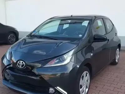 Brugt Toyota Aygo X-clusiv 69 HK (50 kW) 2015 Grå Hatchback