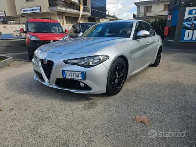 Usata Alfa Romeo Giulia Super 150 CV (110 kW) 2017 Grigio Berlina
