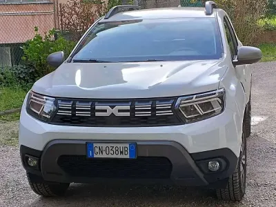 Usata Dacia Duster Journey 101 CV (74 kW) 2023 Bianco SUV