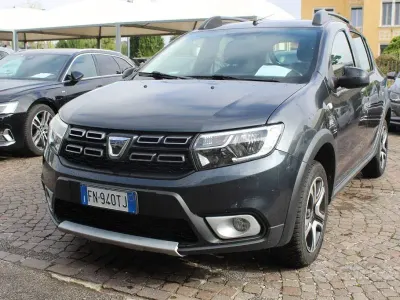 Usata Dacia Sandero Stepway 90 CV (66 kW) 2018 Grigio Berlina