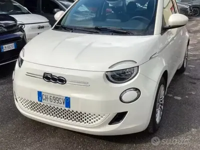 Usata Fiat 500e La Prima 42 kW (58 CV) 2023 Bianco Berlina
