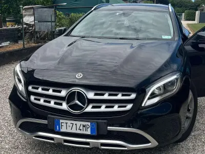 Usata Mercedes GLA200 136 CV (100 kW) 2017 Nero SUV