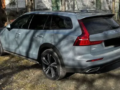 Usata Volvo V60 CC Business Edition 197 CV (144 kW) 2022 Grigio Station wagon