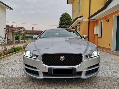 Usata Jaguar XE Portfolio 179 CV (131 kW) 2016 Argento Berlina