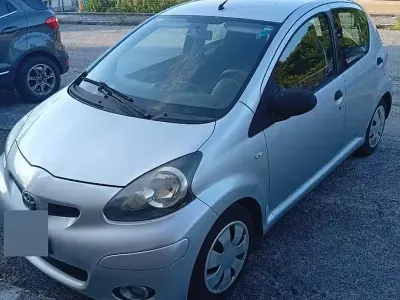 Usata Toyota Aygo Connect Style 68 CV (50 kW) 2011 Grigio Utilitaria