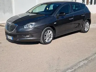 Begagnad Lancia Delta Silver 120 HK (88 kW) 2014 Grå Halvkombi