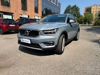 Usata Volvo XC40 Momentum 150 CV (110 kW) 2020 Grigio SUV
