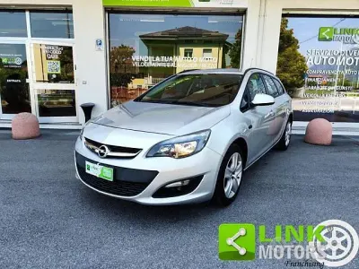 Usata Opel Astra 140 CV (102 kW) 2015 Grigio Station wagon