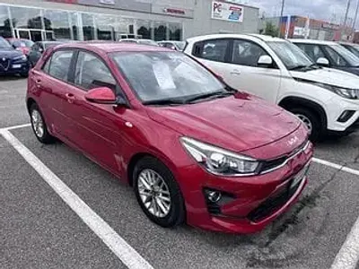 Usata Kia Stonic GT-Line 101 CV (74 kW) 2021 Bianco SUV