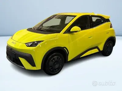 Nuova BYD Dolphin Surf Active 2026 Giallo Utilitaria