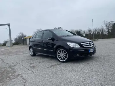 Usata Mercedes B180 Avantgarde 109 CV (80 kW) 2006 Nero Monovolume