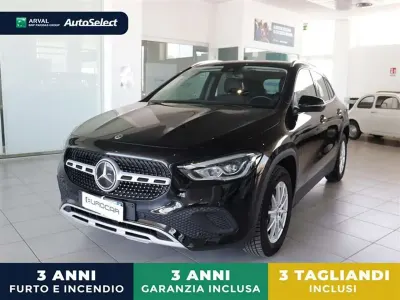 Usata Mercedes GLA200 Business 150 CV (110 kW) 2022 Nero / black SUV