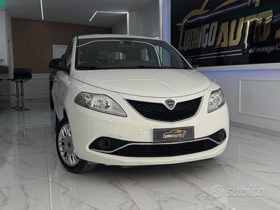 Begagnad Lancia Ypsilon Platinum 69 HK (50 kW) 2017 Vit Halvkombi