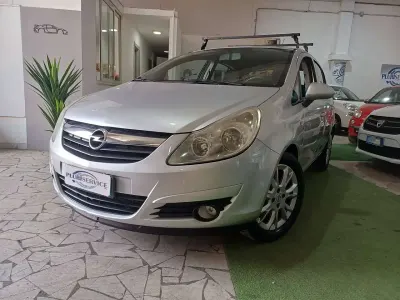 Usata Opel Corsa Cosmo 75 CV (55 kW) 2009 Argento Utilitaria