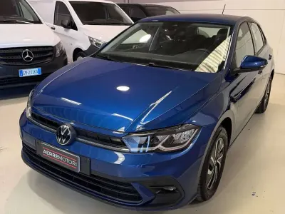 Käytetty VW Polo Life 95 HP (69 kW) 2025 Sininen Viistoperä