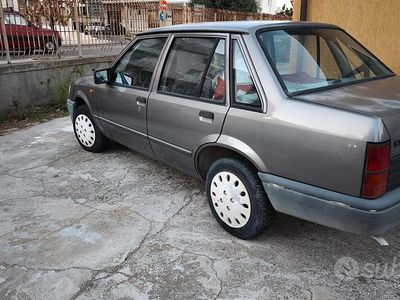Usata Opel Corsa 54 CV (39 kW) 1993 Marrone Berlina