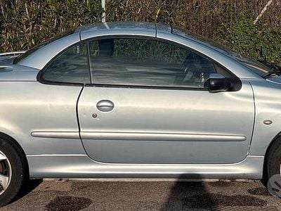 Begagnad Peugeot 206 CC 109 HK (80 kW) 2004 Cab
