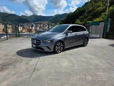 Käytetty Mercedes B180 Premium 116 HP (85 kW) 2022 Harmaa Tila-auto