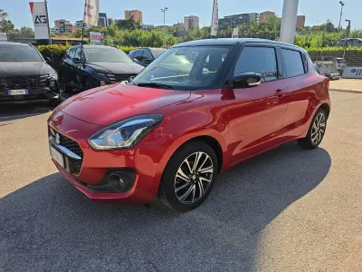 Usata Suzuki Swift 83 CV (61 kW) 2023 Rosso Utilitaria