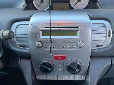 Usata Lancia Ypsilon 75 CV (55 kW) 2011 Marrone Utilitaria