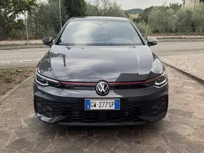 Usata VW Golf VIII GTI 265 CV (194 kW) 2024 Grigio Berlina