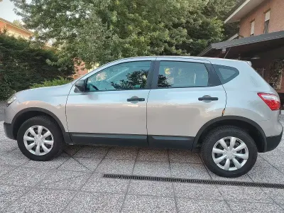 Usata Nissan Qashqai Visia 131 CV (96 kW) 2011 Grigio SUV