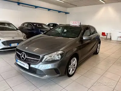 Usata Mercedes A180 109 CV (80 kW) 2016 Grigio Berlina