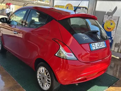 Usata Lancia Ypsilon Gold 69 CV (50 kW) 2016 Rosso Utilitaria