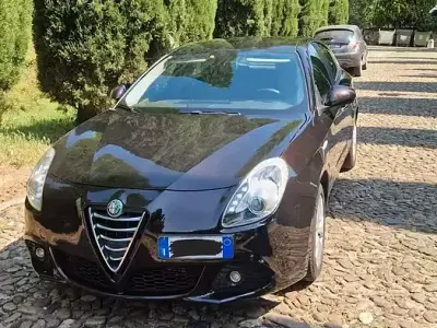 Usata Alfa Romeo Giulietta 109 CV (80 kW) 2011 Marrone Utilitaria