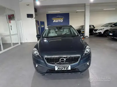 Usata Volvo V40 CC Momentum 150 CV (110 kW) 2016 Blu Station wagon