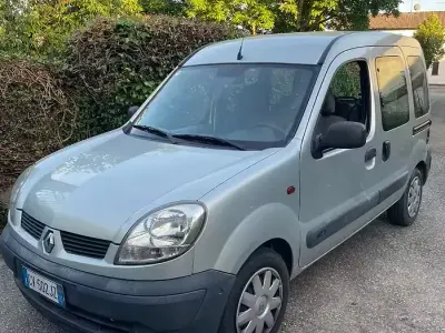Usata Renault Kangoo 75 CV (55 kW) 2005 Grigio Monovolume