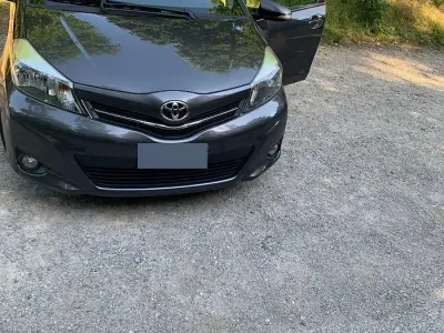 Usata Toyota Yaris Lounge 99 CV (72 kW) 2012 Marrone Utilitaria