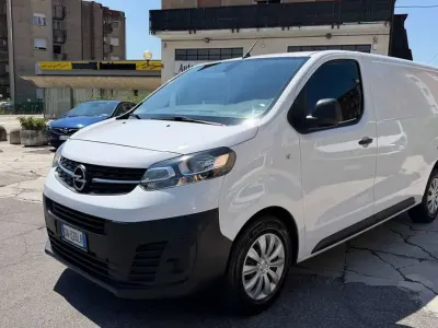 Usata Opel Vivaro 102 CV (75 kW) 2023 Bianco Monovolume