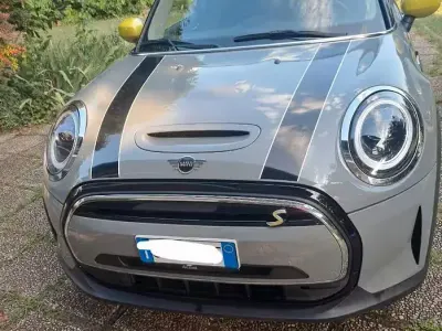 Usata Mini Cooper SE 75 kW (102 CV) 2022 Grigio Utilitaria