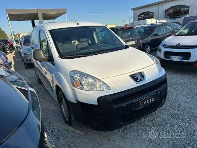 Usata Peugeot Partner Tepee Active 90 CV (66 kW) 2012 Bianco Monovolume