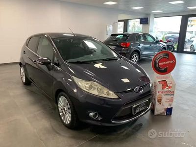 Usata Ford Fiesta Titanium 70 CV (51 kW) 2010 Grigio Utilitaria